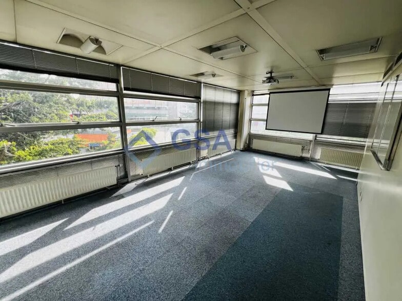 Office in Évry-Courcouronnes for lease - Interior Photo - Image 3 of 4