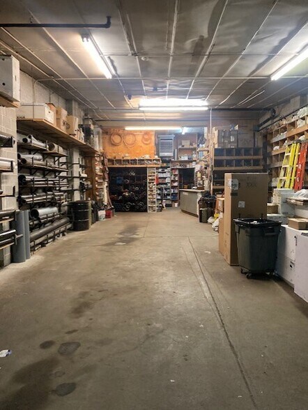 5941 Linden St, Ridgewood, NY à louer - Photo du bâtiment - Image 2 de 6