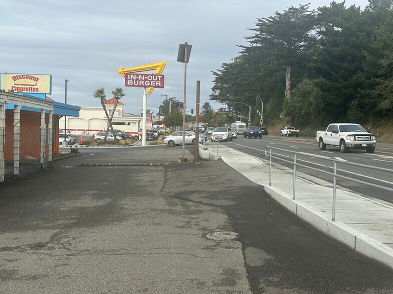 2740 Broadway St, Eureka, CA for sale - Building Photo - Image 2 of 6