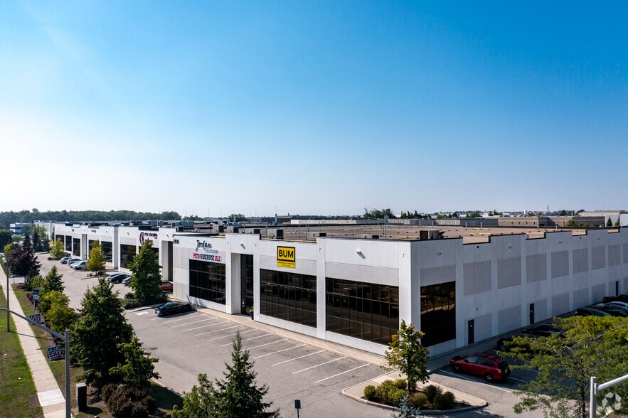 2400 Winston Park Dr, Oakville, ON for lease - Building Photo - Image 2 of 4