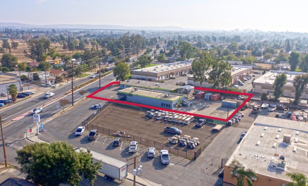 977 Main St, Riverside, CA à vendre - Photo du bâtiment - Image 2 de 4
