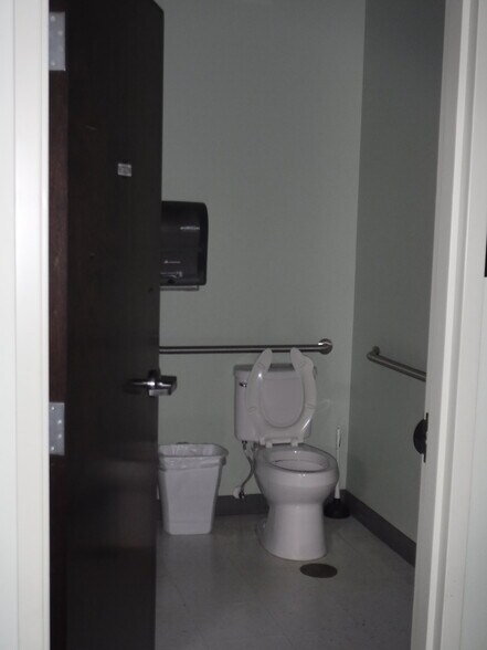 1908 Caudle Dr, Mount Airy, NC à louer - Photo intérieure - Image 3 de 11