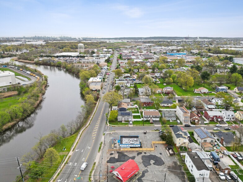 735 E Hazelwood Ave, Rahway, NJ à vendre - Photo du bâtiment - Image 2 de 31