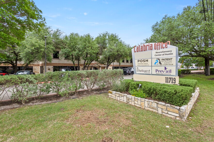11719 Bee Caves Rd, Austin, TX à louer - Photo du bâtiment - Image 2 de 6