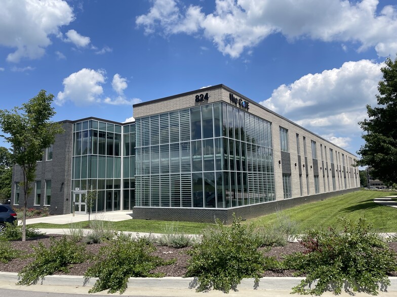 824 Bull Lea Run, Lexington, KY for lease - Primary Photo - Image 1 of 16