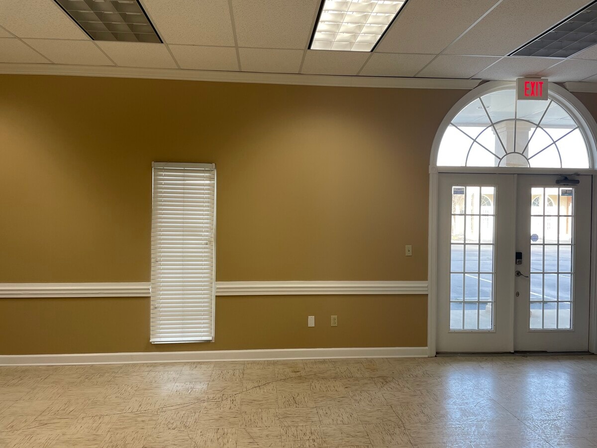 6131 Shallowford Rd, Chattanooga, TN 37421 - Unité 103 - - Photo intérieure - Image 2 of 21