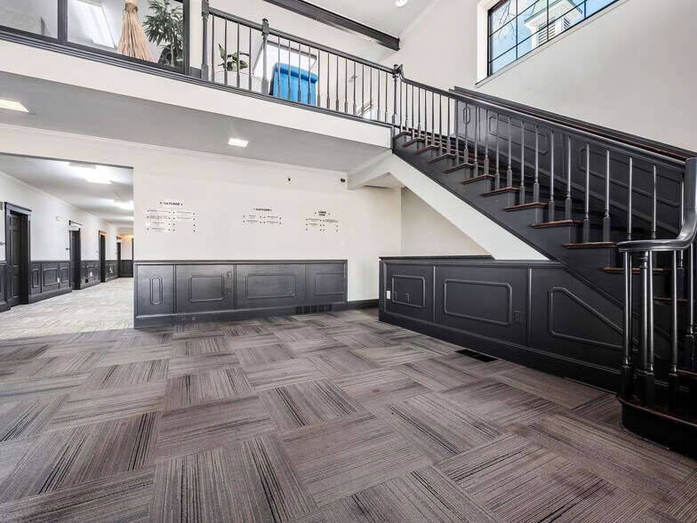 1015 E Broad St, Columbus, OH à vendre - Photo du bâtiment - Image 3 de 20