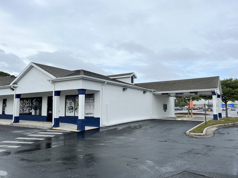5713-5741 Richey Dr, Port Richey, FL à louer - Photo du bâtiment - Image 1 de 16