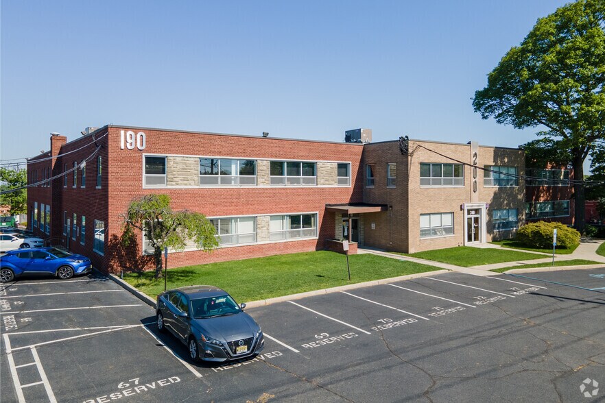 190-210 Sylvan Ave, Englewood Cliffs, NJ à louer - Photo du bâtiment - Image 1 de 4