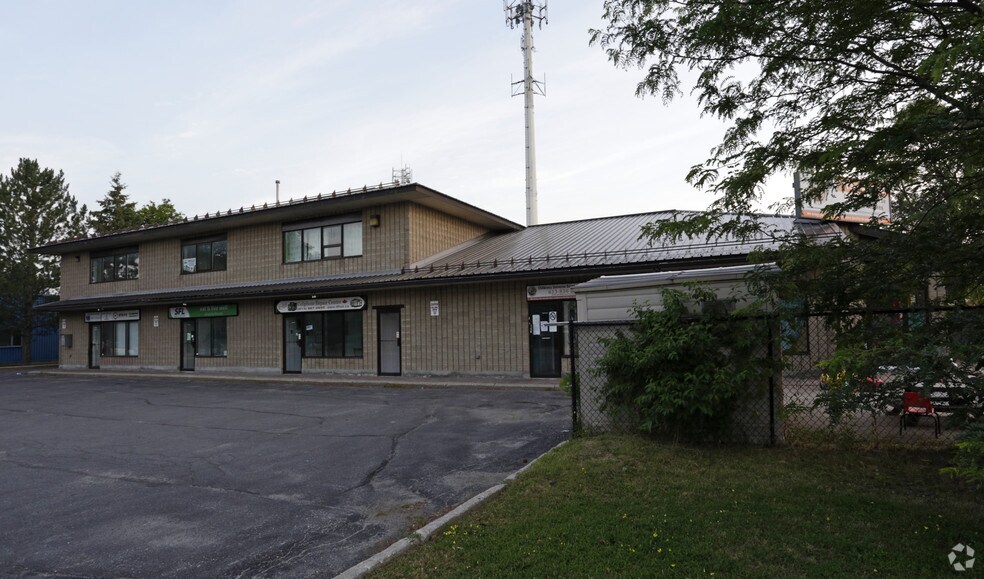 80 Terence Matthews Cres, Ottawa, ON à louer - Photo du bâtiment - Image 2 de 5
