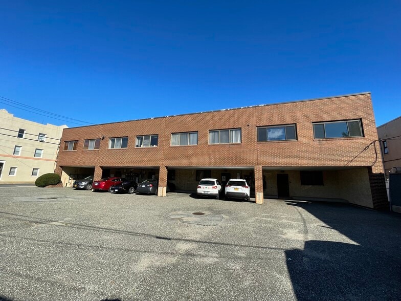147 Willis Ave, Mineola, NY for sale - Building Photo - Image 2 of 6