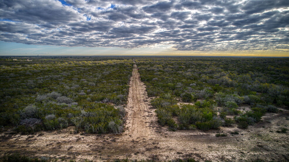 County Road 422, Pleasanton, TX à vendre - Photo du bâtiment - Image 3 de 26