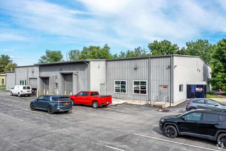 199 West Rd, Pleasant Valley, NY for lease - Building Photo - Image 3 of 6