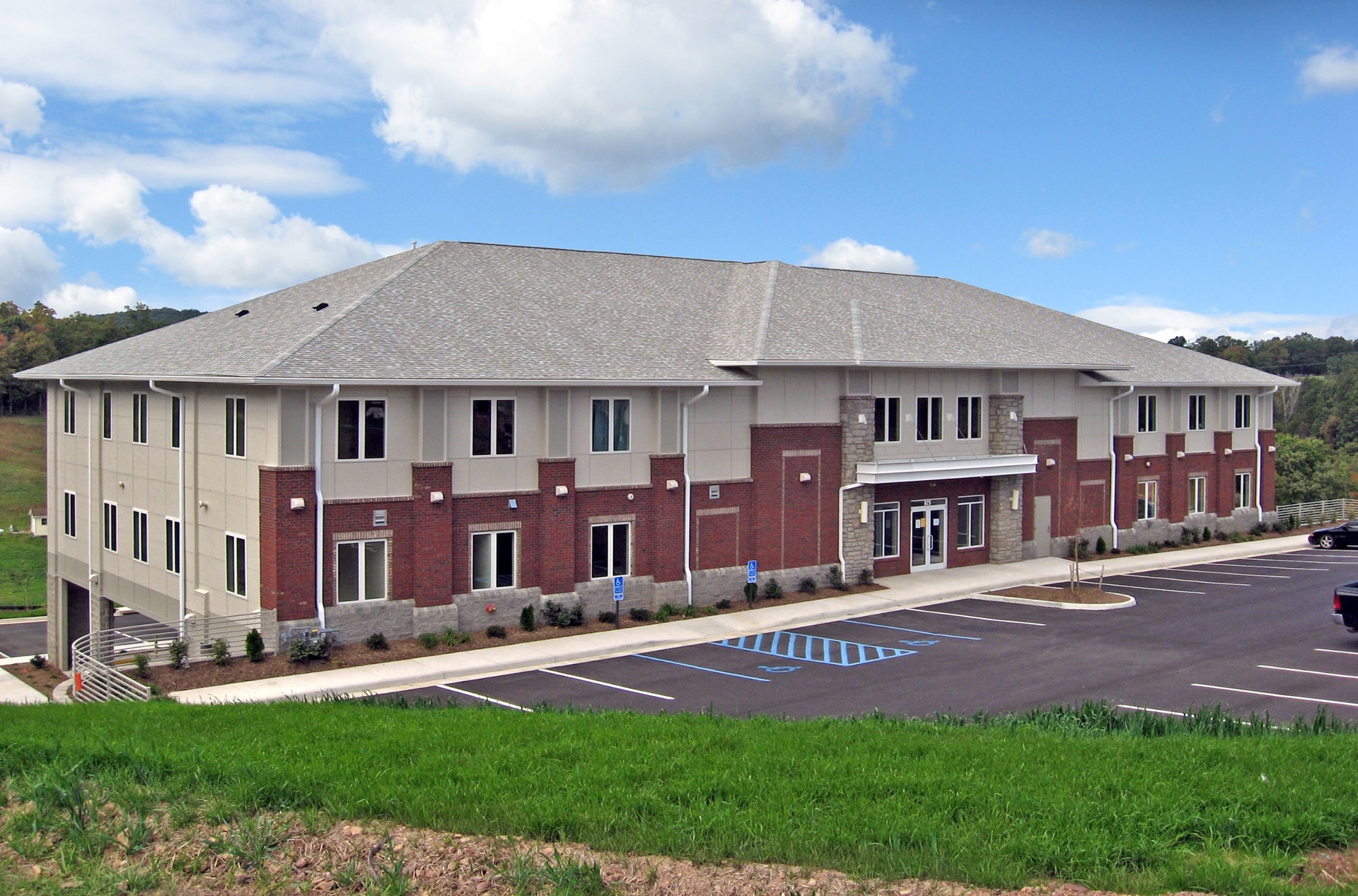 825 Davis St, Blacksburg, VA for lease Building Photo- Image 1 of 18