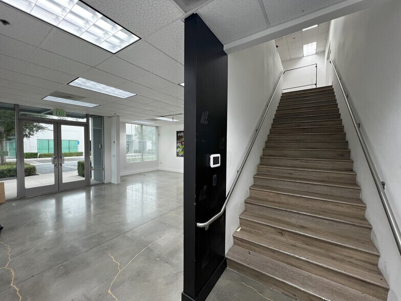 9680 Research Dr, Irvine, CA à vendre - Photo du bâtiment - Image 2 de 12