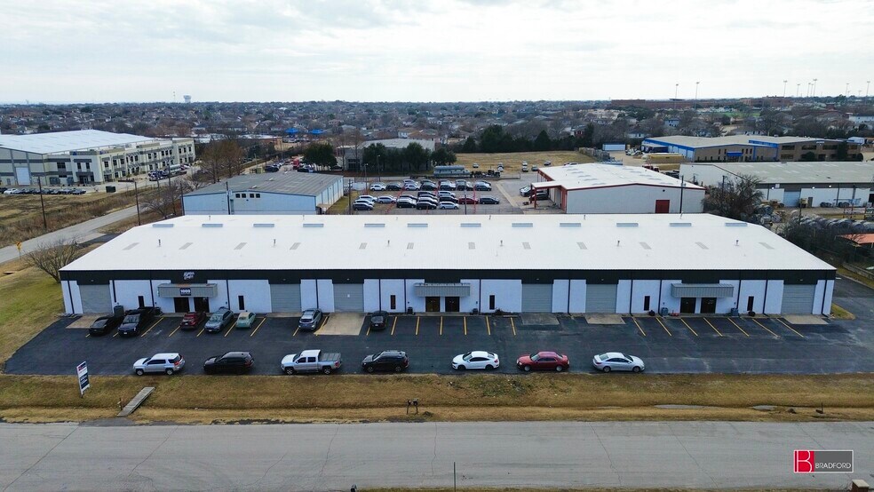 1000-1008 N Commercial Blvd, Arlington, TX à louer - Photo du bâtiment - Image 3 de 7