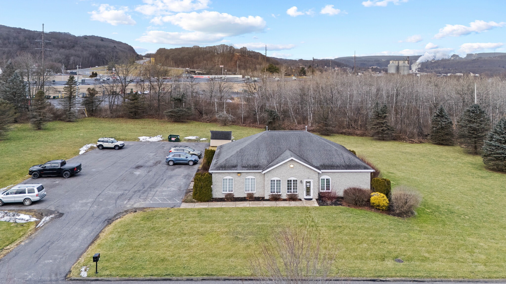 900 Leonard St, Clearfield, PA à louer Aérien- Image 1 de 18