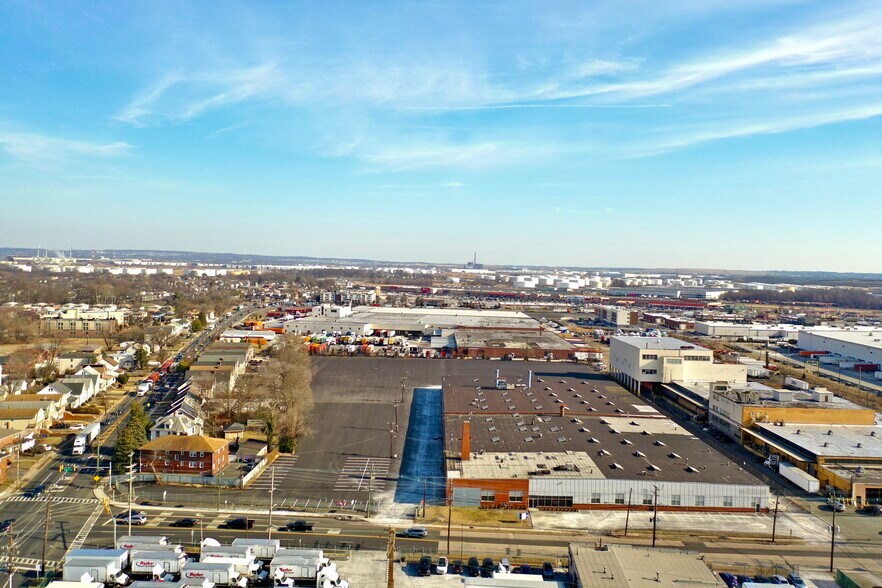 525 W Linden Ave, Linden, NJ à louer - Photo du bâtiment - Image 2 de 5