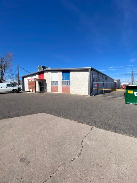 11799 E 30th Ave, Aurora, CO à vendre - Photo principale - Image 2 de 21