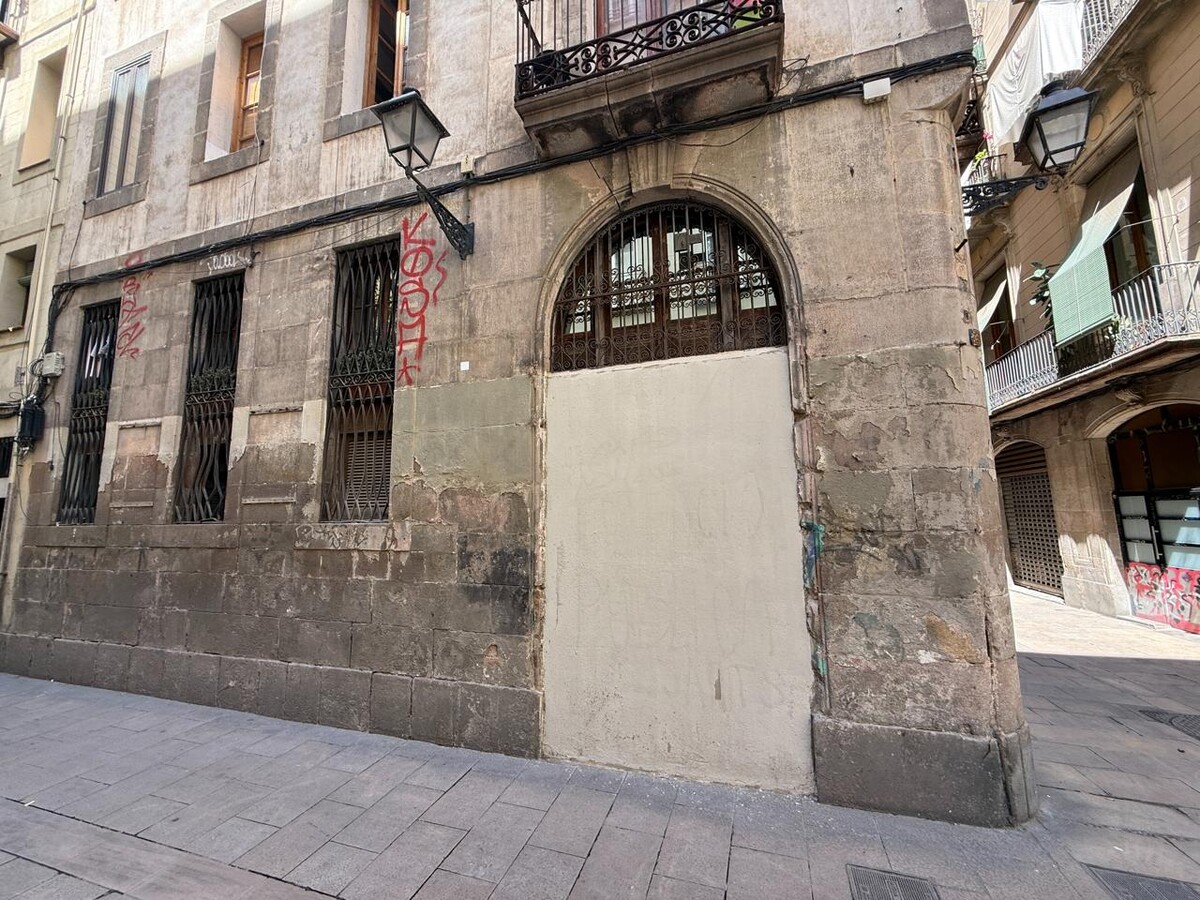 Barcelona, BAR 08002 - - - Interior Photo - Image 1 of 4