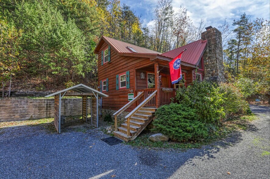 1900 Woodland Way, Newport, TN à vendre - Photo du bâtiment - Image 2 de 24