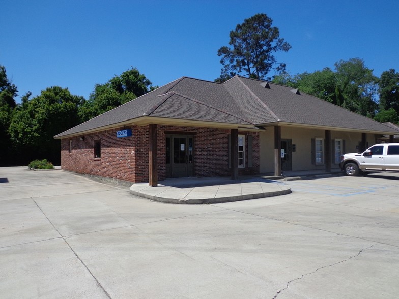 18522 Magnolia Bridge Rd, Greenwell Springs, LA for sale - Building Photo - Image 1 of 1