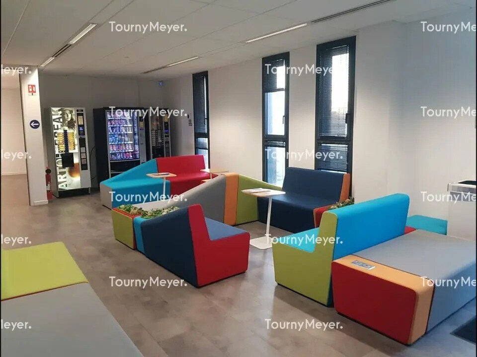 Bureau dans Saint-Grégoire à louer Photo du bâtiment- Image 1 de 9