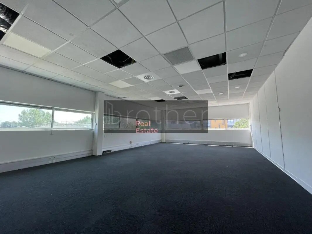 Office in Bordeaux for sale Interior Photo- Image 1 of 7