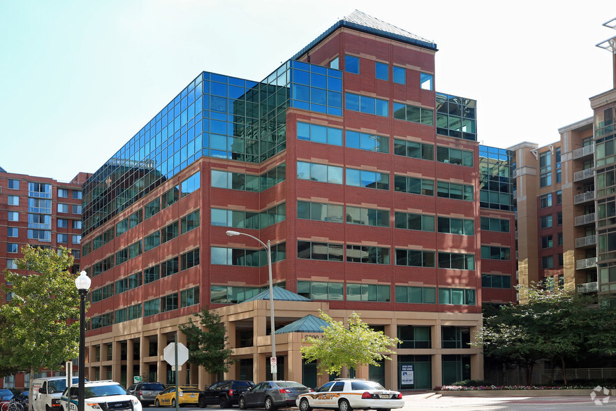 2000 14th St N, Arlington, VA for lease - Building Photo - Image 1 of 15