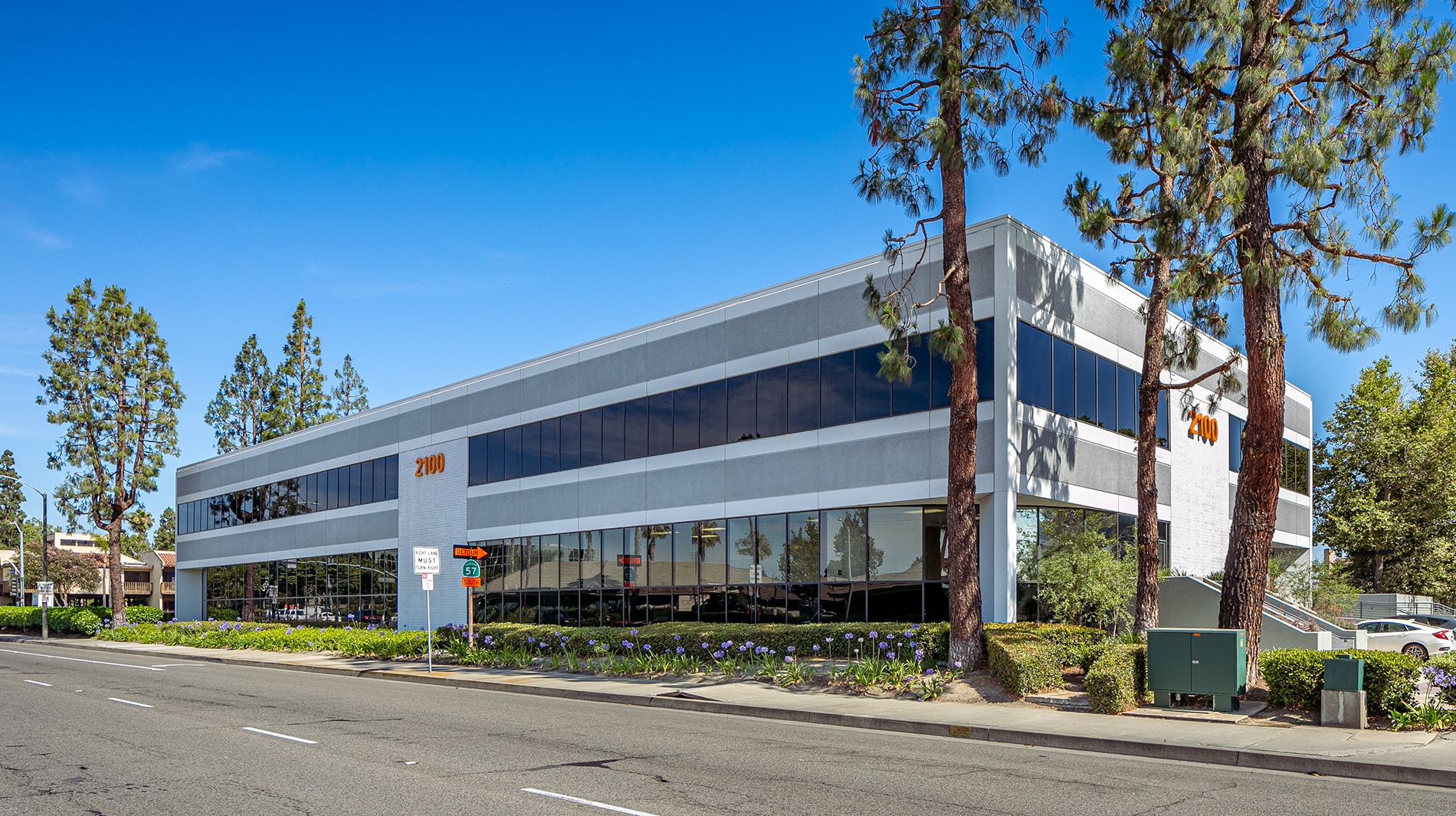 Orangewood Corporate Plaza portfolio of 2 properties for sale on LoopNet.ca Building Photo- Image 1 of 10