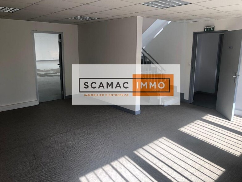 Office in SAINT-OUEN-L'AUMONE for lease - Interior Photo - Image 2 of 13