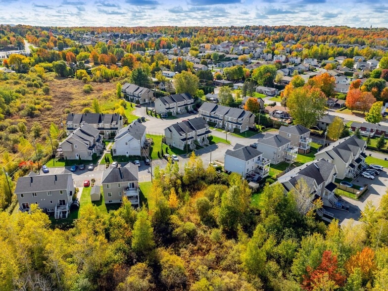 Lemieux Portfolio portefeuille de 9 propriétés à vendre sur LoopNet.ca - Photo du bâtiment - Image 1 de 37