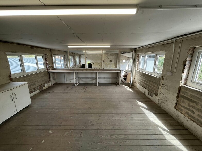 15 Manchester Rd, High Peak for lease - Building Photo - Image 3 of 11