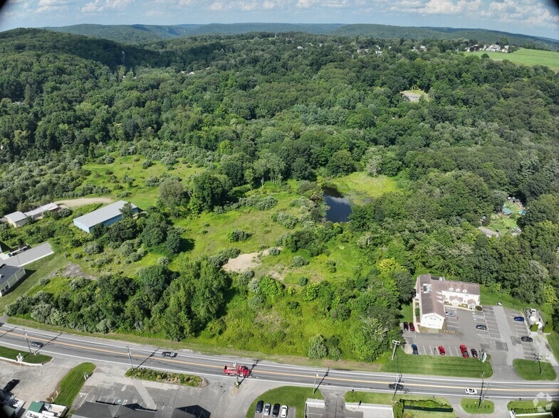120 Oxford Rd, Oxford, CT for sale - Matterport Community - Image 2 of 10