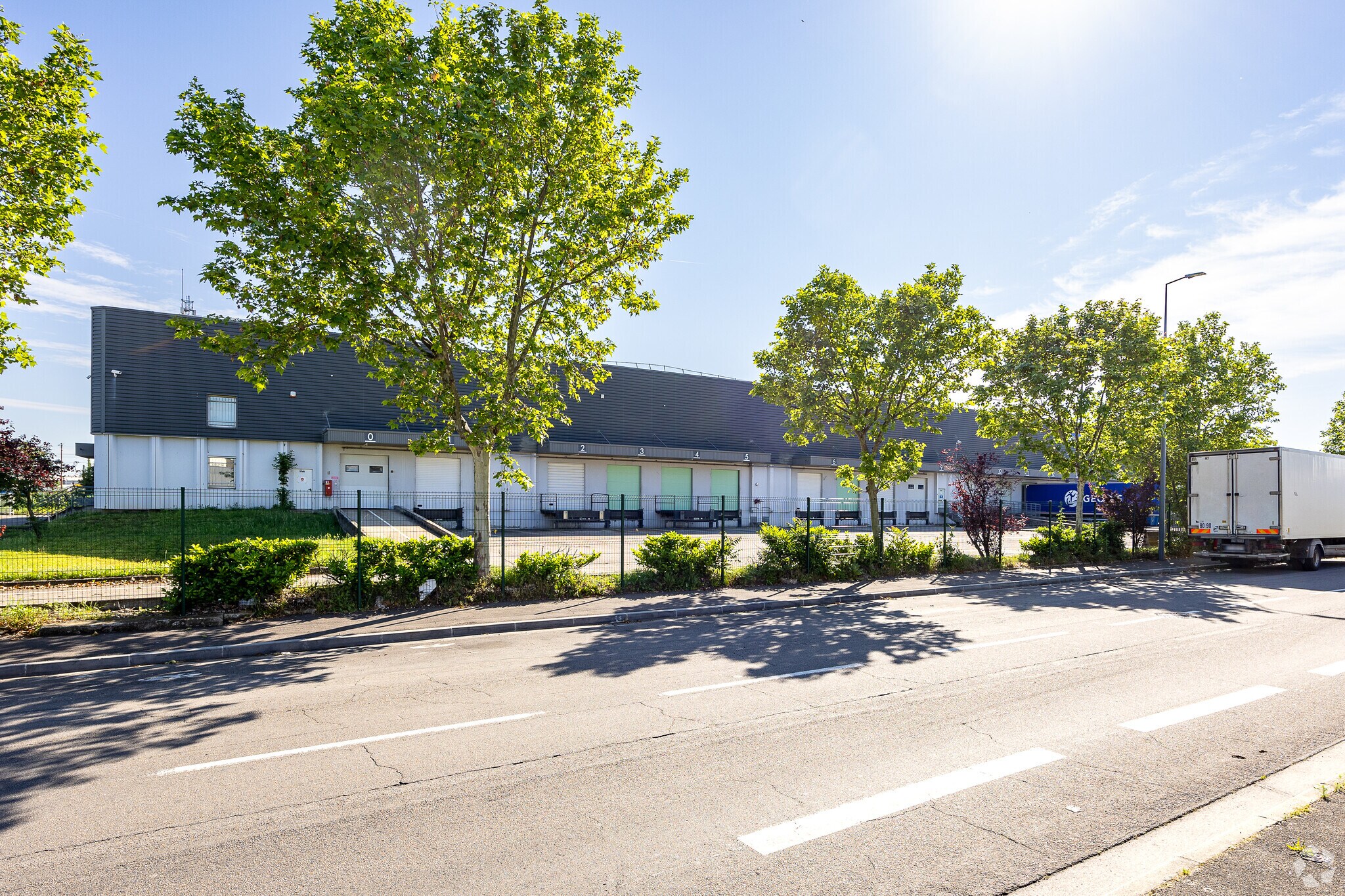 Industrial in Vénissieux for lease Building Photo- Image 1 of 17