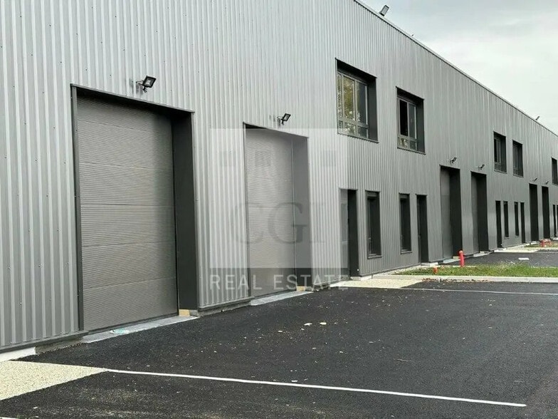Flex in Bourgoin-Jallieu for lease - Building Photo - Image 3 of 26
