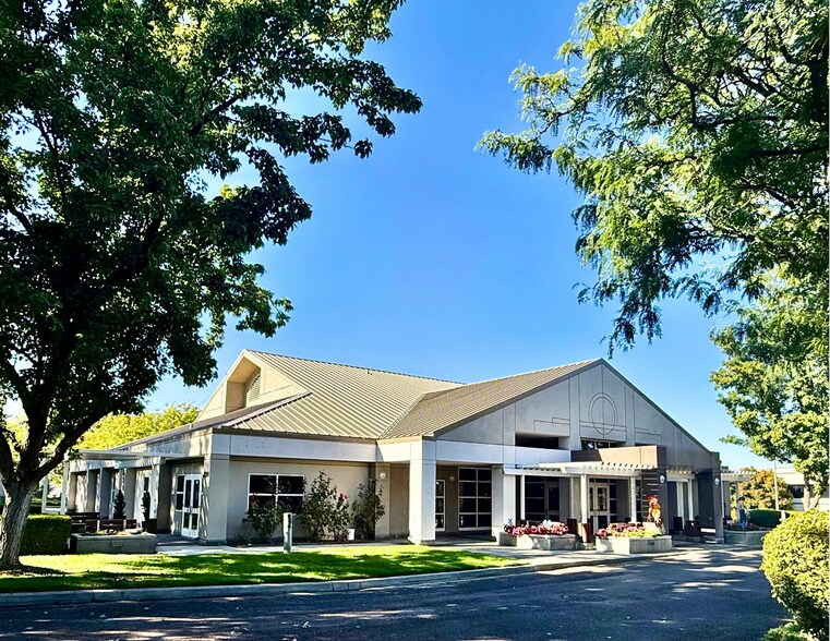 8200 W Grandridge Blvd, Kennewick, WA for sale - Building Photo - Image 1 of 2