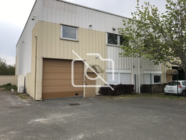 Flex in Saint-Michel-sur-Orge for lease - Building Photo - Image 1 of 2