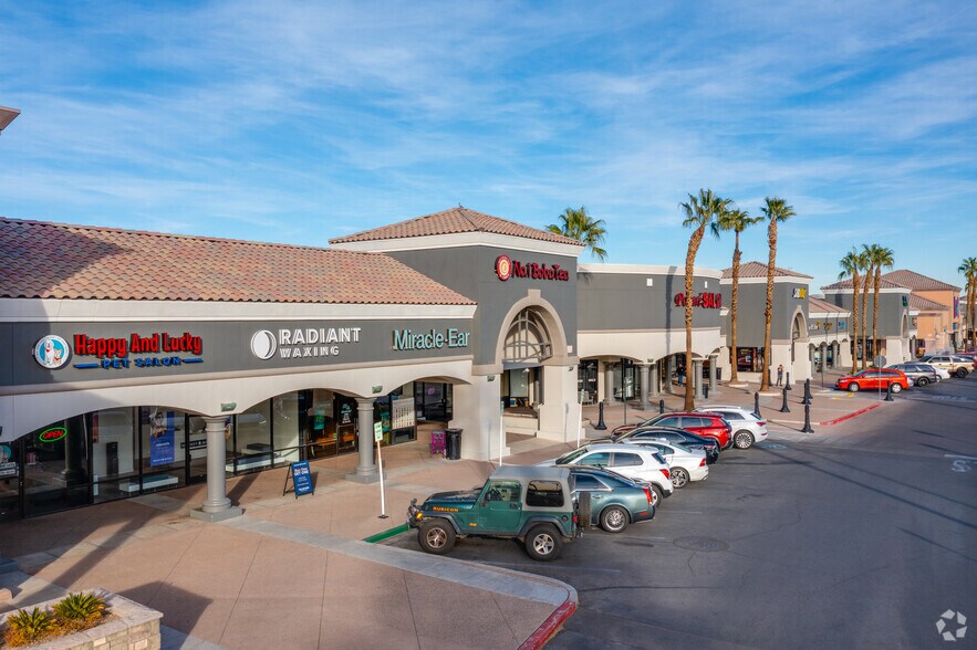7450-7590 W Lake Mead Blvd, Las Vegas, NV à louer - Photo du bâtiment - Image 2 de 5