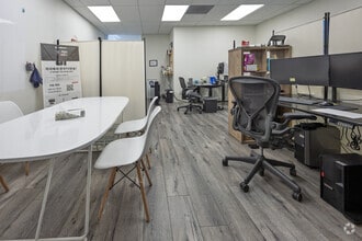 223 N Harbor Blvd, Fullerton, CA à louer Photo intérieure- Image 1 de 1