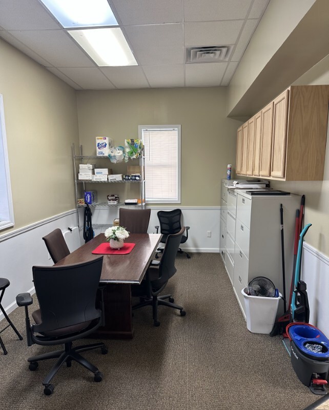 818 E Wood St, Paris, TN for lease Interior Photo- Image 1 of 8