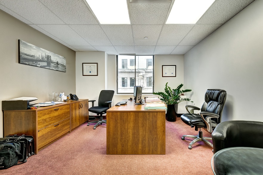 1255 Boul Robert-Bourassa, Montréal, QC à louer - Photo intérieure - Image 3 de 12