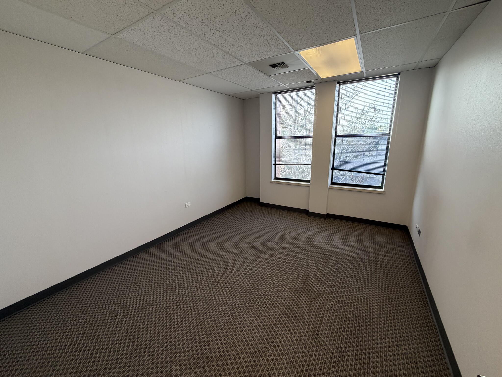 15200 E Girard Ave, Aurora, CO for lease Interior Photo- Image 1 of 5