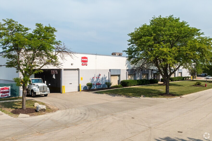2300 Hammond Dr, Schaumburg, IL à louer - Photo du bâtiment - Image 3 de 5