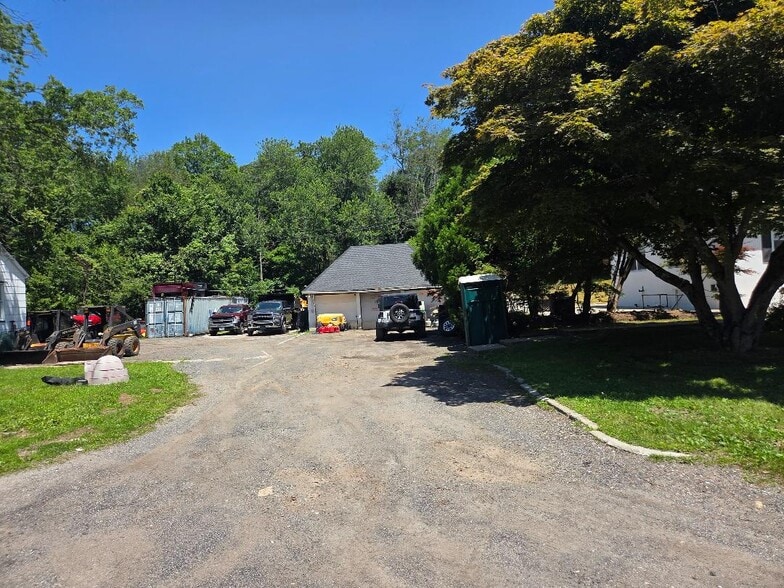 16 Ernest Ln, Mahopac, NY for lease - Building Photo - Image 2 of 7