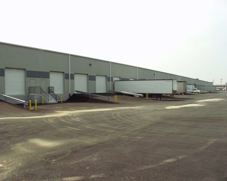 1900 Crooked Hill Rd, Harrisburg, PA à louer - Photo du bâtiment - Image 2 de 12