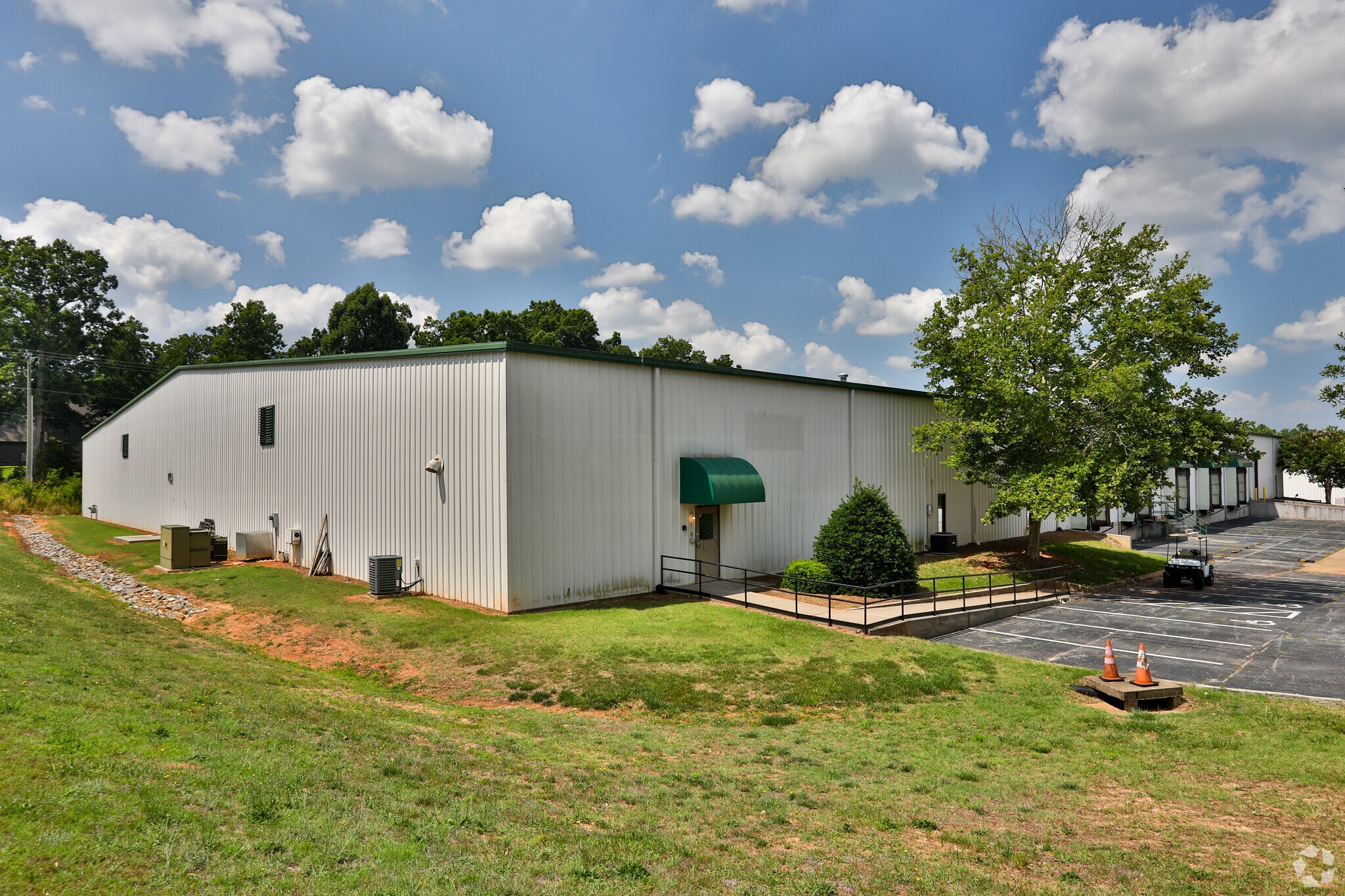 129 Metro Ct, Greer, SC for lease Primary Photo- Image 1 of 8