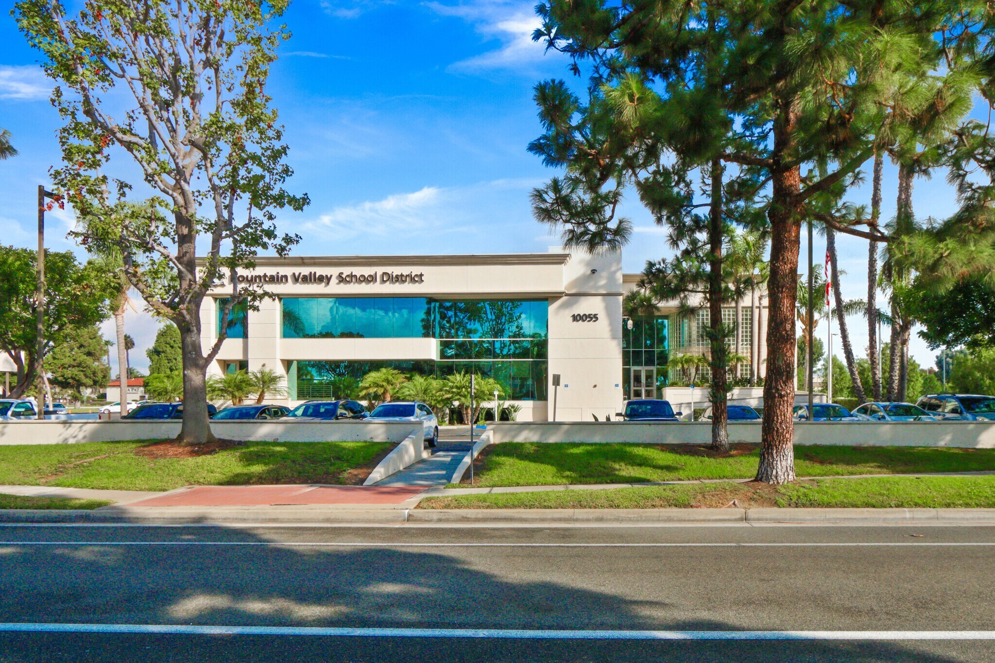 10055 Slater Ave, Fountain Valley, CA à louer Photo du bâtiment- Image 1 de 9