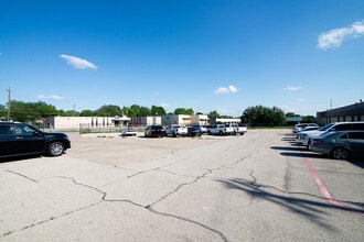 2925 Merrell Rd, Dallas, TX for lease Building Photo- Image 2 of 19