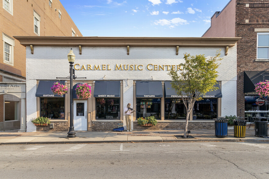 22 W Main St, Carmel, IN à vendre - Photo principale - Image 1 de 1